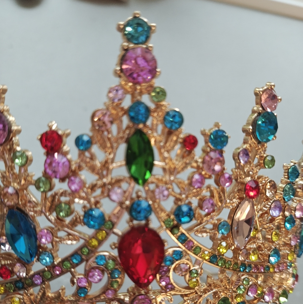 Multicolor Crystal Tiara - Picture 4 of 12